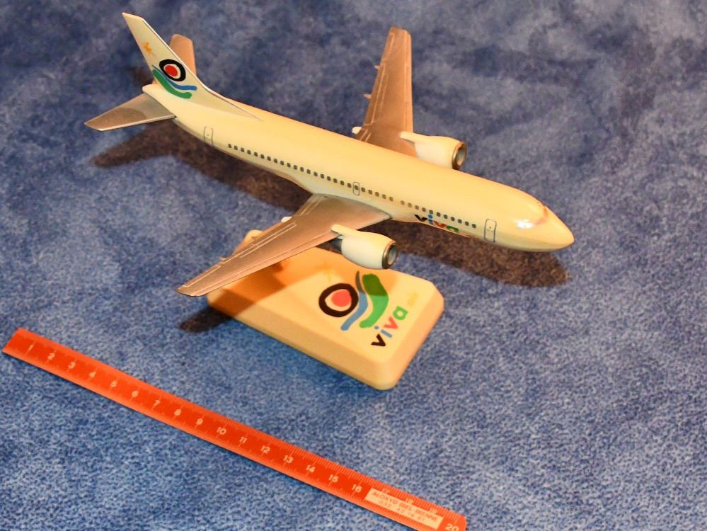 Boeing Kit di modellismo & Modellini statici: BOEING 737 Viva Air  1/200 – Usato da Montezillon venduto da Fgbo 1