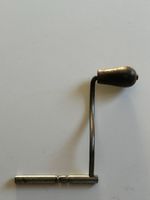 Kurbel mit Holzgriff antik Metall Griff alt 52(S38)