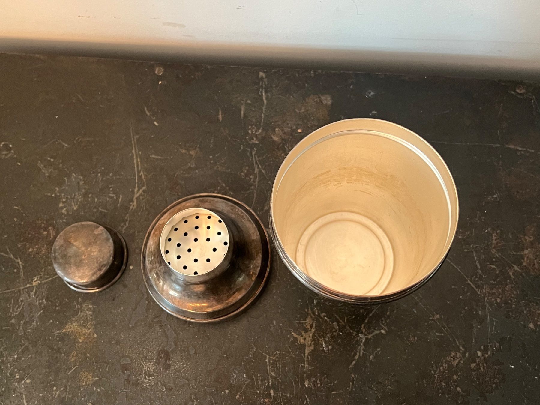 Karaffen: Art Deco versilberter Shaker Alpacca 12 – Gebraucht aus Wabern von La-Vitrine 6