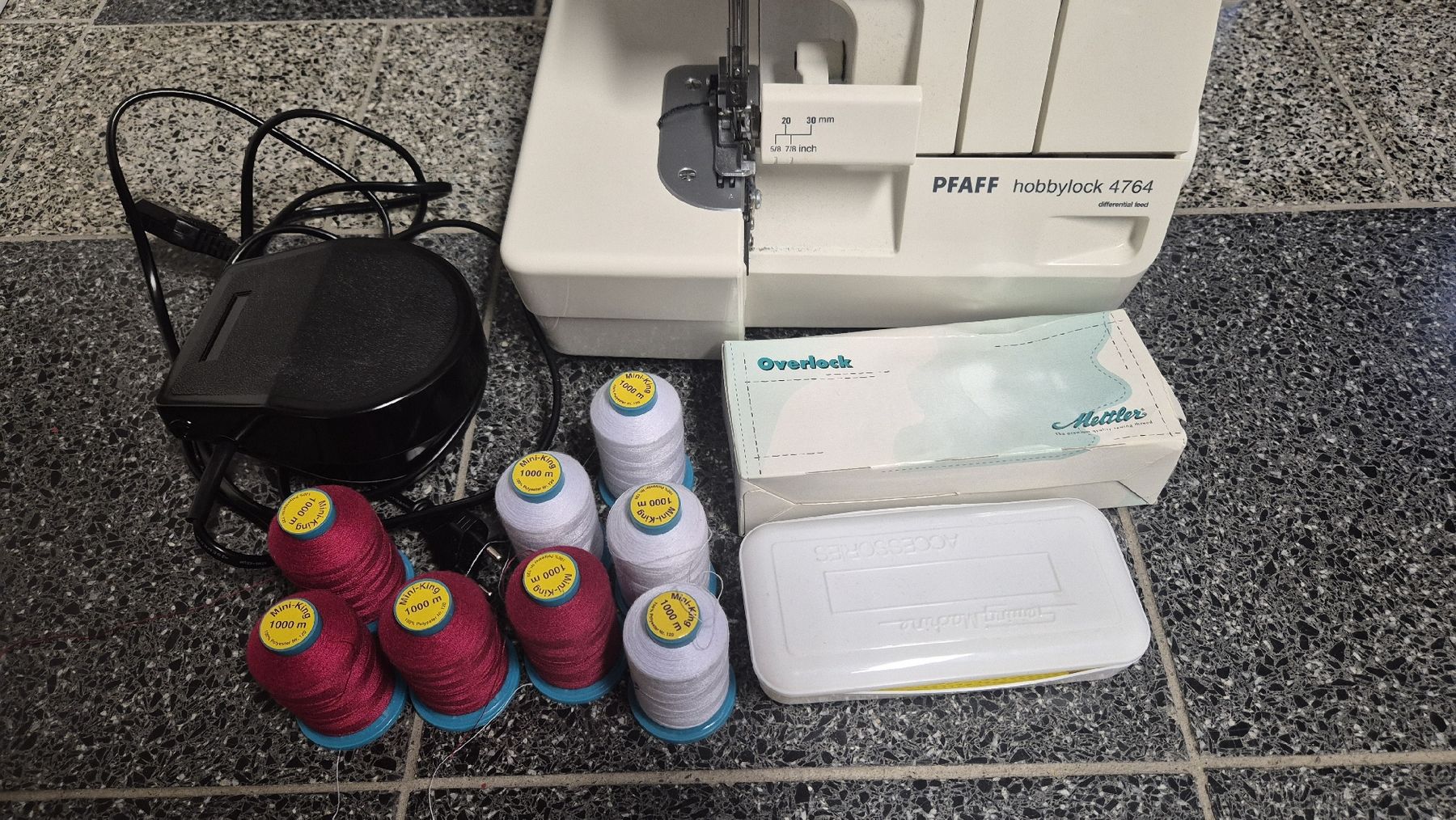 Pfaff Macchine da cucire: Pfaff Hobbylock 4764 Overlock Nähmaschine – Usato da Zofingen venduto da seb_9x8h 1