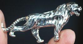 Brosche K-699 – Tiger silbrig– Strass