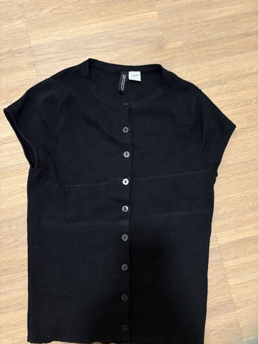 H&M Tops: Schwarze Strickjacke – Neuf (Voir description) à Embrach par ale_v5qn