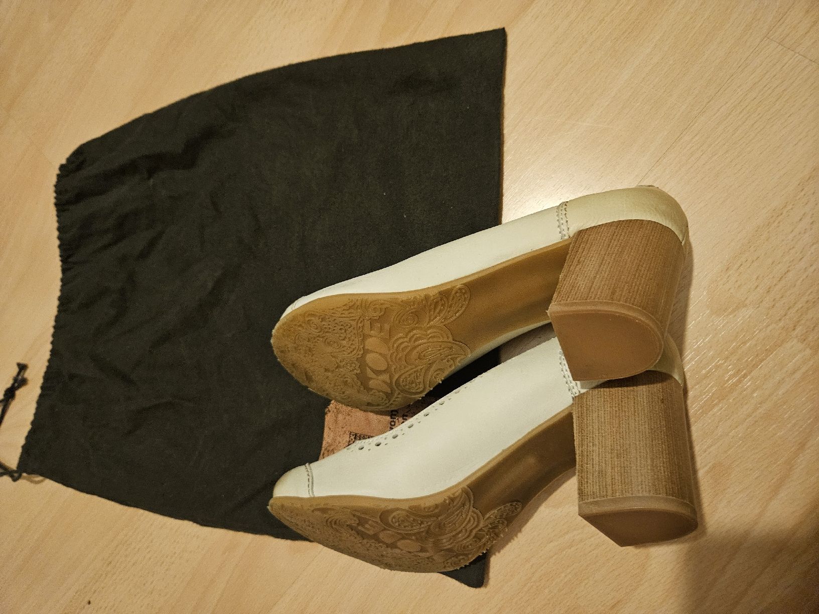 Scarpe da donna: Chaussures Blow blanches à talons hauts T. 40 – Nuovo (secondo la descrizione) da Mühleberg venduto da Eliboub 1
