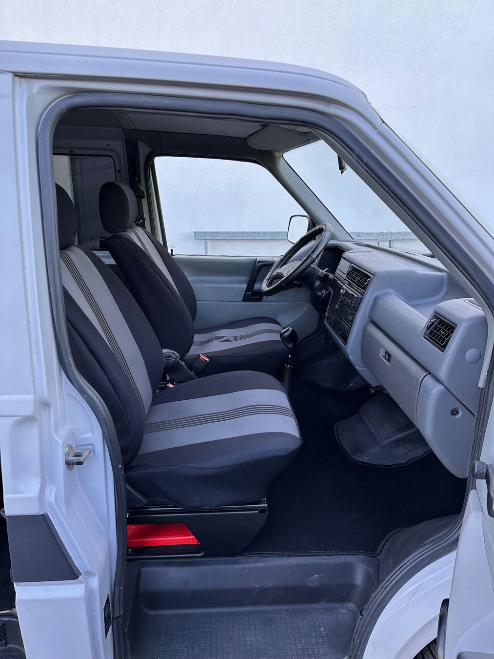 VW Automobili: 1996 VW T4 2.4D – Usato da Hunzenschwil venduto da Lightm4ster 5