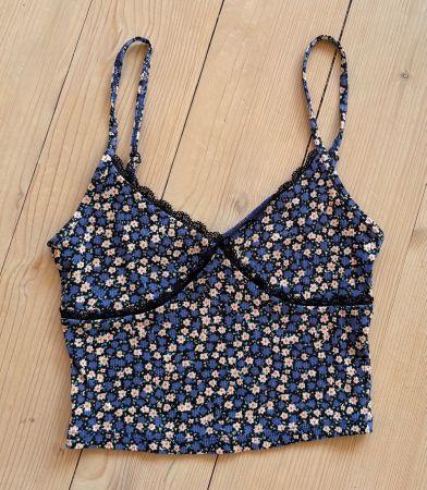 Croptop /Top bauchfrei Tally,Rippstrick,Blumen,Spitze,Gr.XS