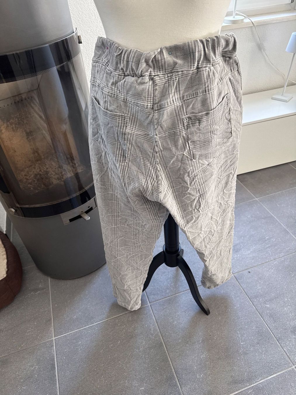 Pantaloni: Coole Checker Hosen Gr. M bequem – Usato da Niederscherli venduto da Doene0 2