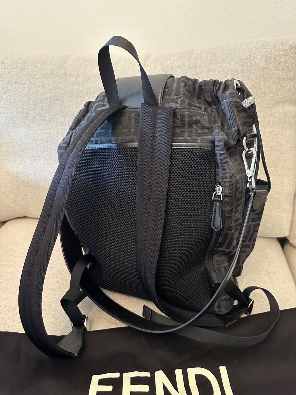 Fendi Zaini: Fendi Rucksack Tasche Schwarz – Nuovo (secondo la descrizione) da Basel venduto da iulia_haul 2