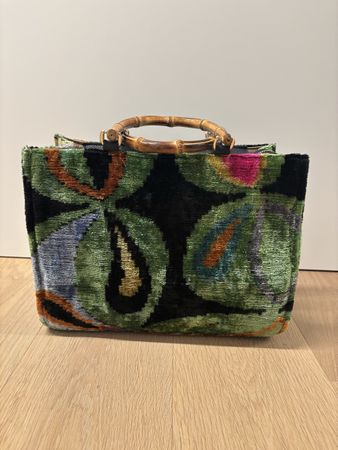 Einzigartige Samt-Handtasche (wie Velvetica) mit Bambusgriff