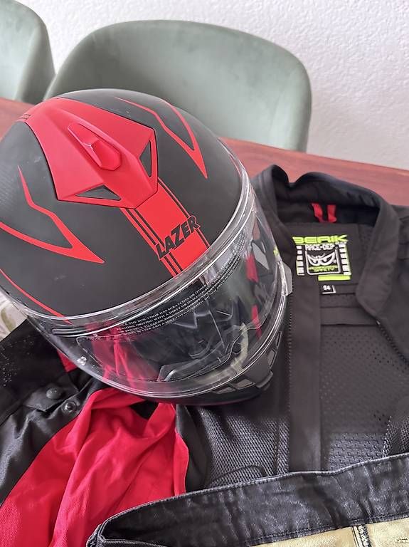 Caschi & visiere: Motorradhelm und weitere Sachen  – Usato da Emmenbrücke venduto da pus_l5tw 1
