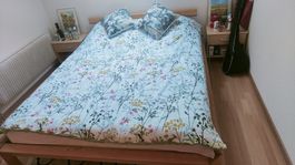 Bett und Matratze Nachttisch 140x200cm guter Zustand