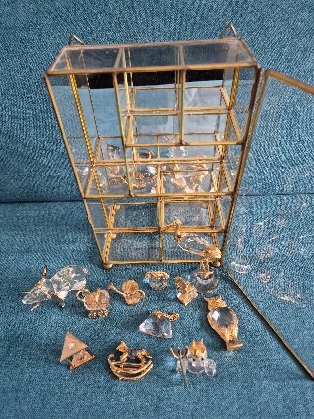 Vetrine: Vitrine mit 11 verschiedenen Glas Figuren – Usato da Embrach venduto da wernici 3