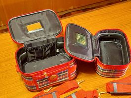 Set de 2 beauty cases/trousses de toilette gigogne neufs