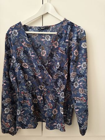 Bluse ONLY Blumenmuster blau Grösse L guter Zustand