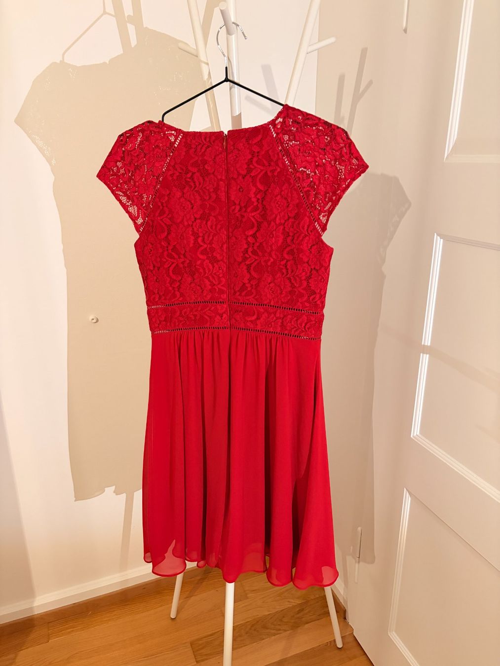 Kleider: Elegantes rotes Kleid – Gebraucht aus Zürich von nic_fpp9 2