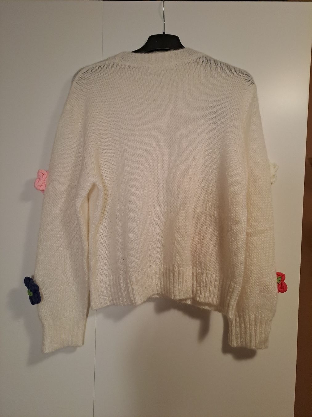 Maglioni & Felpe: Kuscheliger Pullover weiss mit Blumen Gr. S – Usato da Zürich venduto da jun_vh8f 1