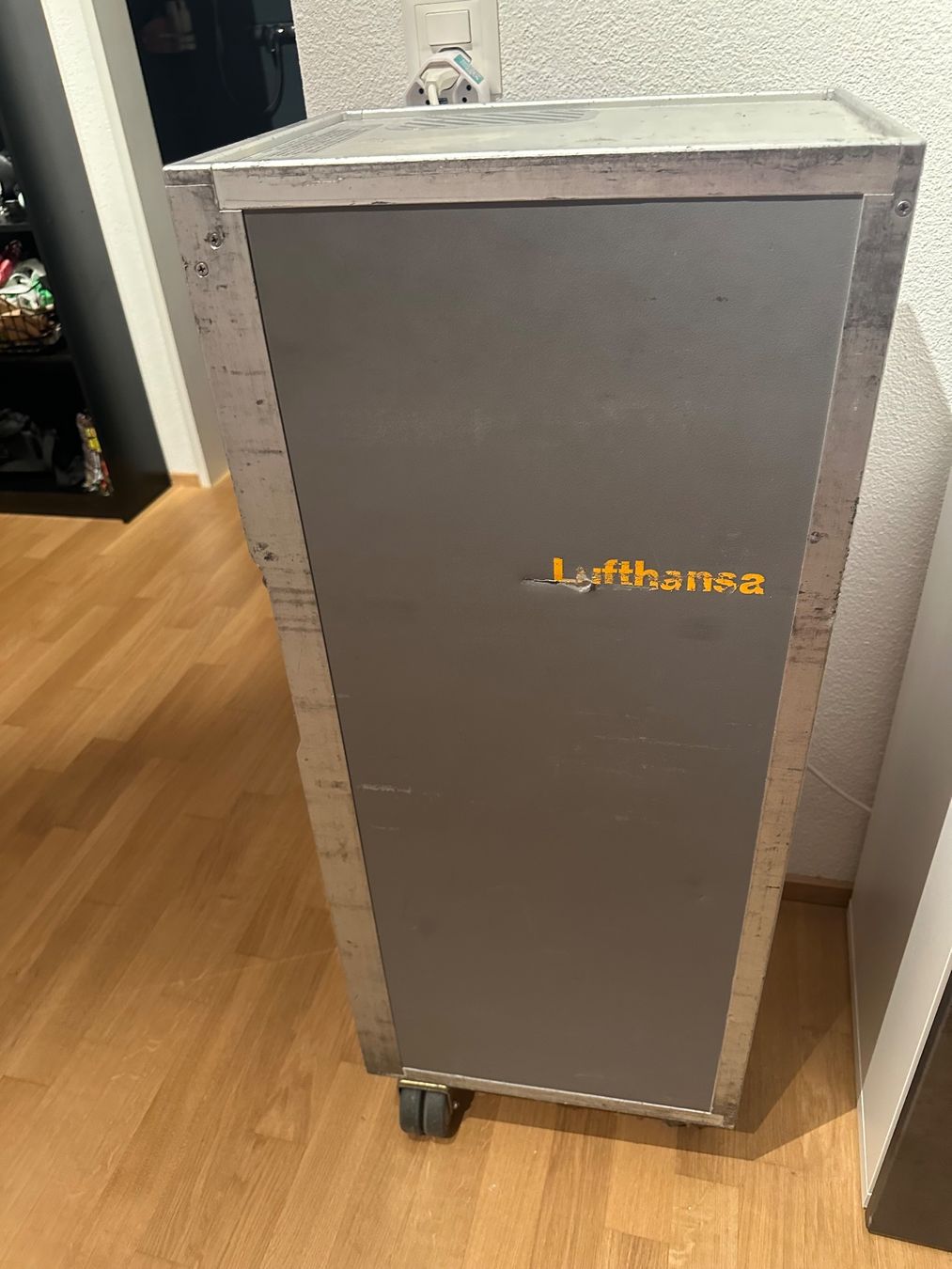 Altro in Aeronautica: Flugzeug Servierwagen Lufthansa Alu Rollbar gebraucht – Usato da Wetzikon ZH venduto da kob_f9ql 1