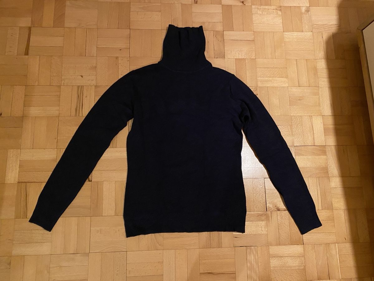 Benetton Pullover & Sweatshirts: Dunkelblauer Pullover Benetton – Gebraucht aus Zürich von Wim-Broccoli