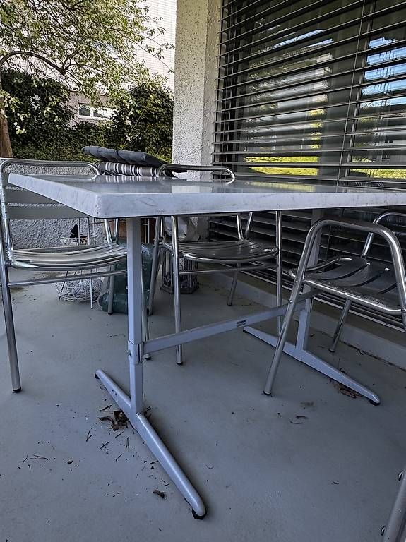 Set di tavolo e panche: Balkontisch mit 4 Stühlen – Usato da Adliswil venduto da Sari88 1