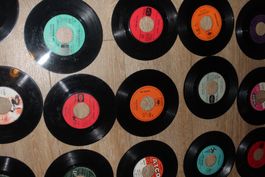 petits Vinyles chansons françaises 137 + 32 grande vinyles