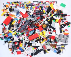 1.5 kg. Legoteile mit Minifiguren