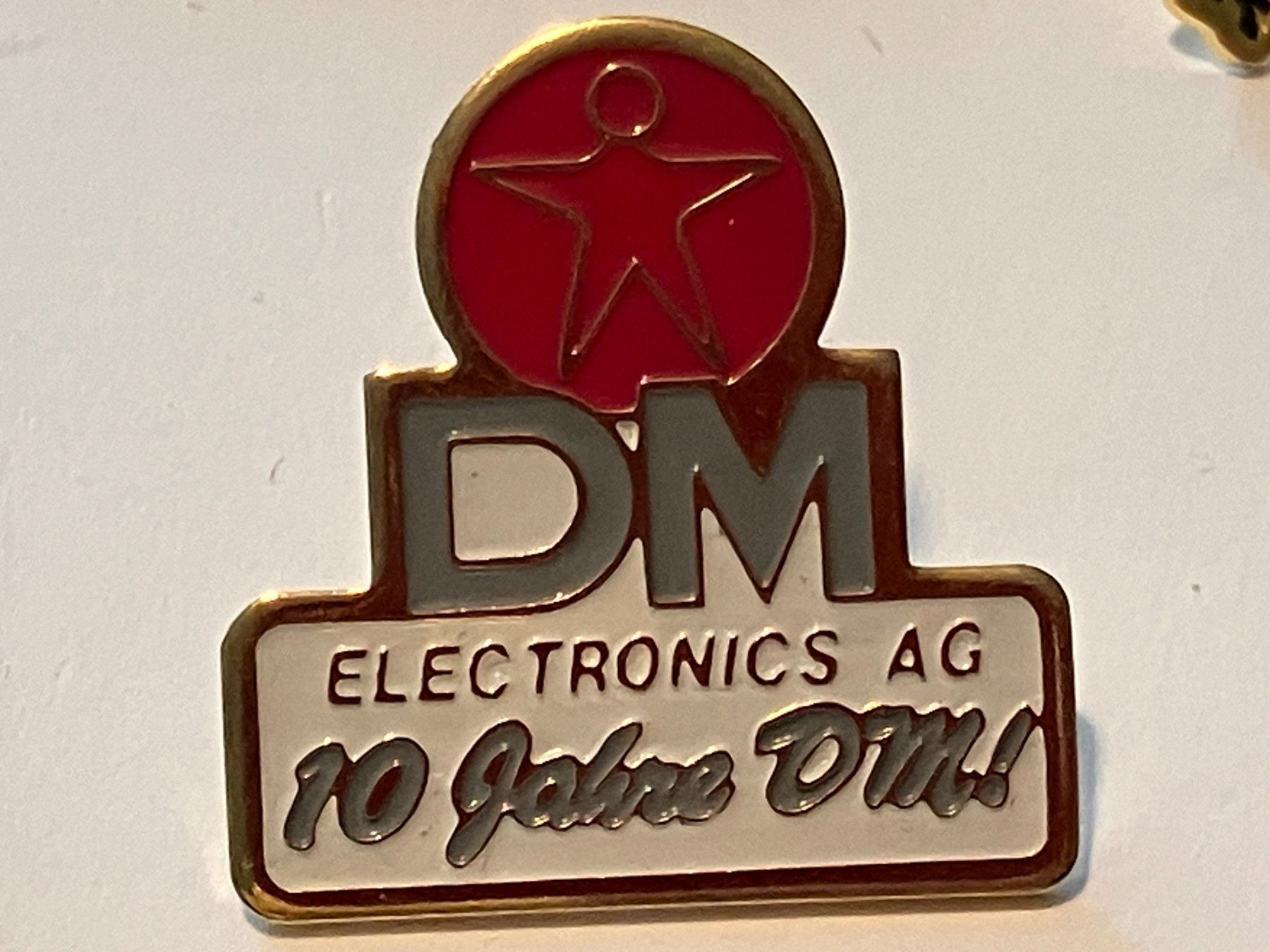 Placchette & Badge: 1 Pin DM Electronics AG 10 Jahre – Usato da Basel venduto da djwwpp
