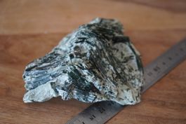 Aktinolith  Roh stufe     12cm x 10 cm  Vitrinen Stück