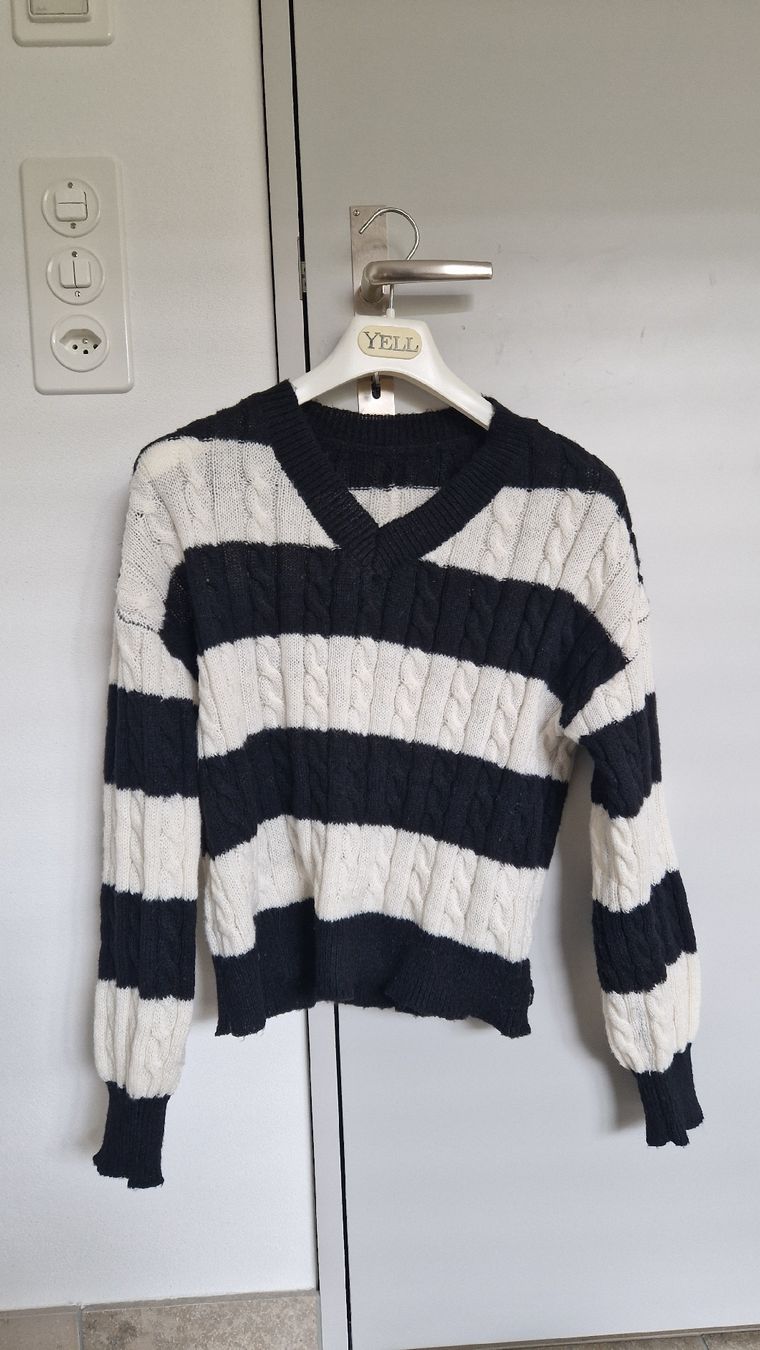 Pulls & Sweat-shirts: Gestreifter Pulli Scwarz Weiss – D'occasion à Zürich par liz_22fd