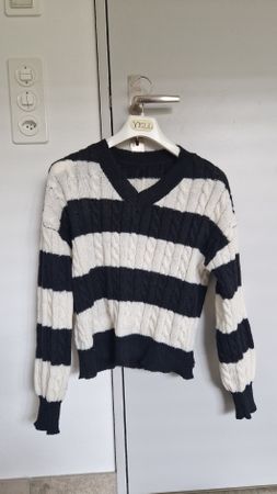 Gestreifter Pulli Scwarz Weiss