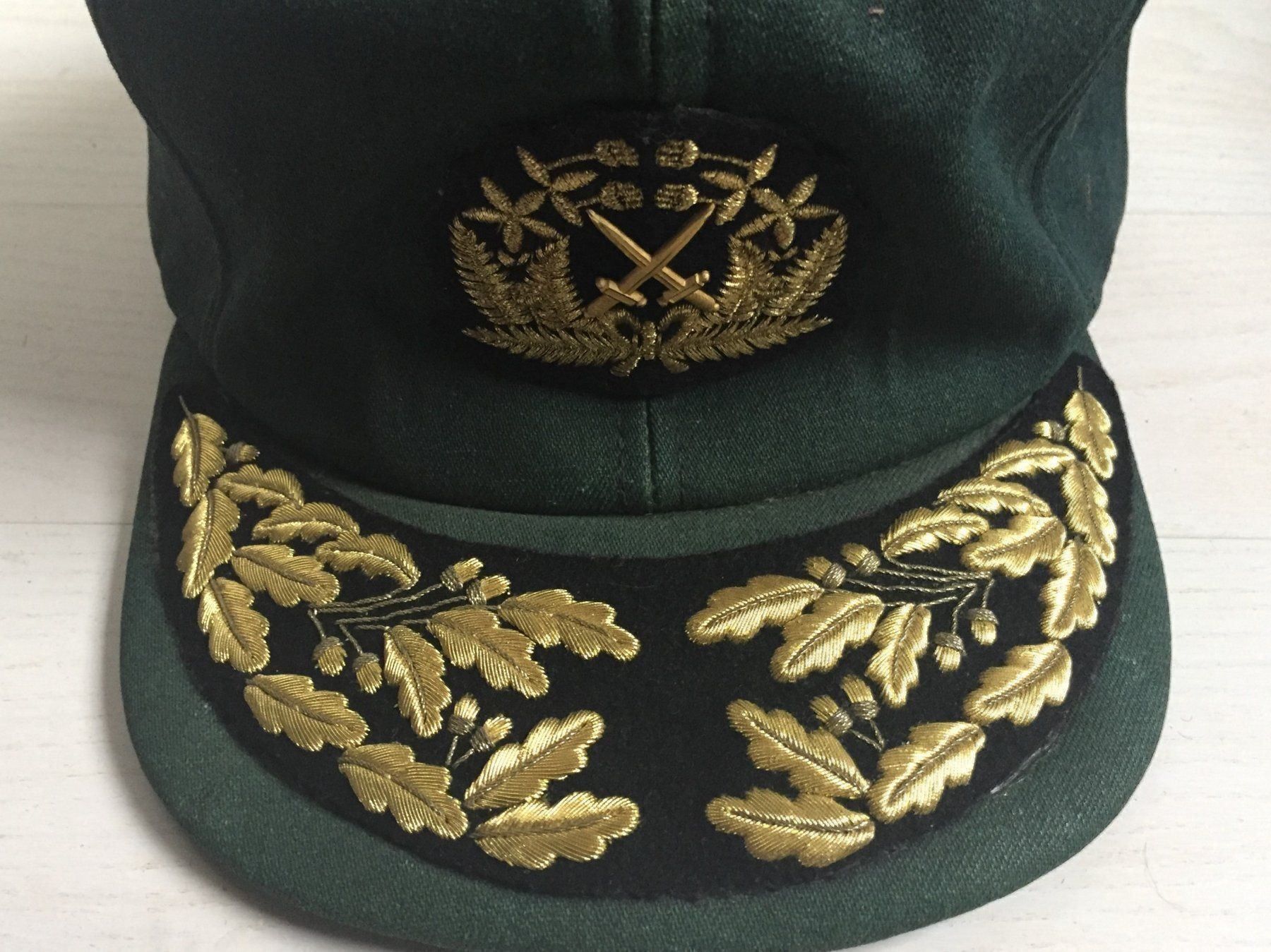 Uniformes: Generalsmütze – D'occasion à Volketswil par zwitsch33 1