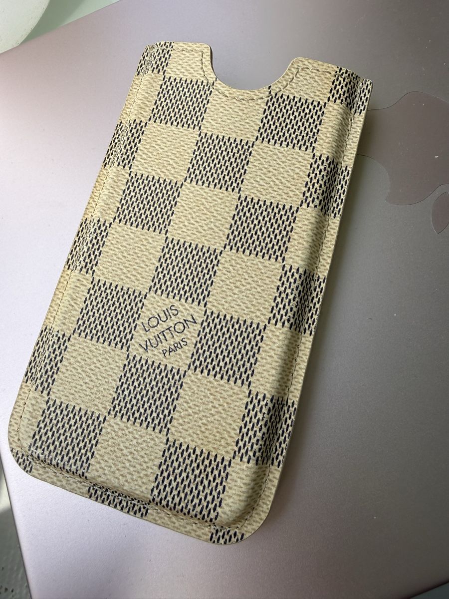 Louis Vuitton Borse: Louis Vuitton Damier Handyhülle  – Nuovo (secondo la descrizione) da Winterthur venduto da spaccafunnu86