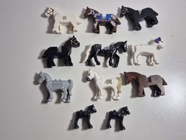 Konvolut 11 Lego Pferde + Zubehör 