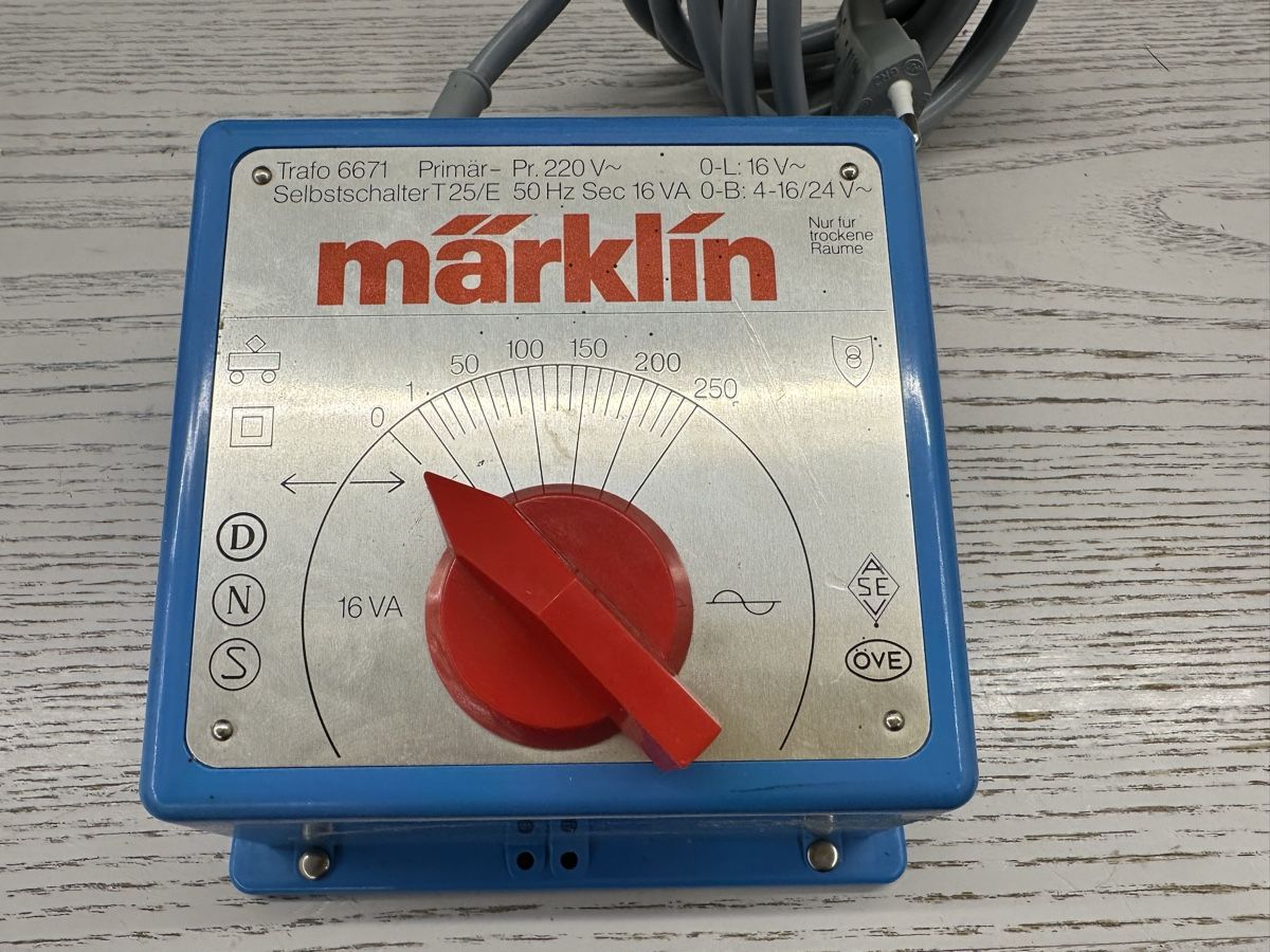 Märklin Modellini di ferrovie: Mäarklin 6671 Transformator 16VA – Usato da Lupsingen venduto da New-Haven
