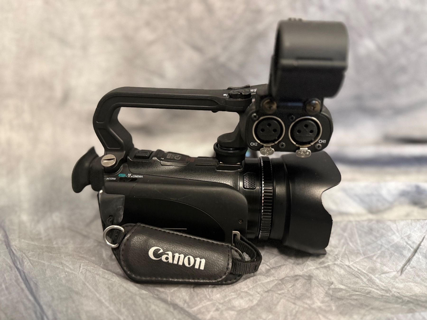 Canon Caméscopes: Video Camera Canon XA10 – D'occasion à Schlatt TG par Tesoro_7