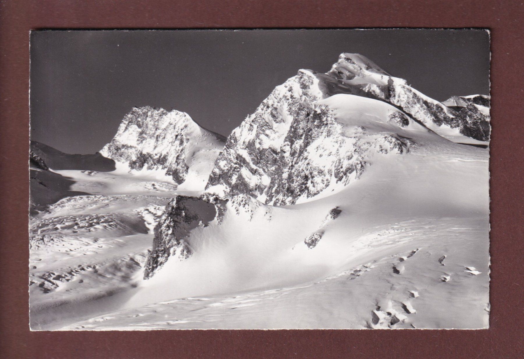 Cartoline postali: SAAS-FEE - Rimpfischhorn - Allalinhorn – Usato da Pully venduto da nicecards