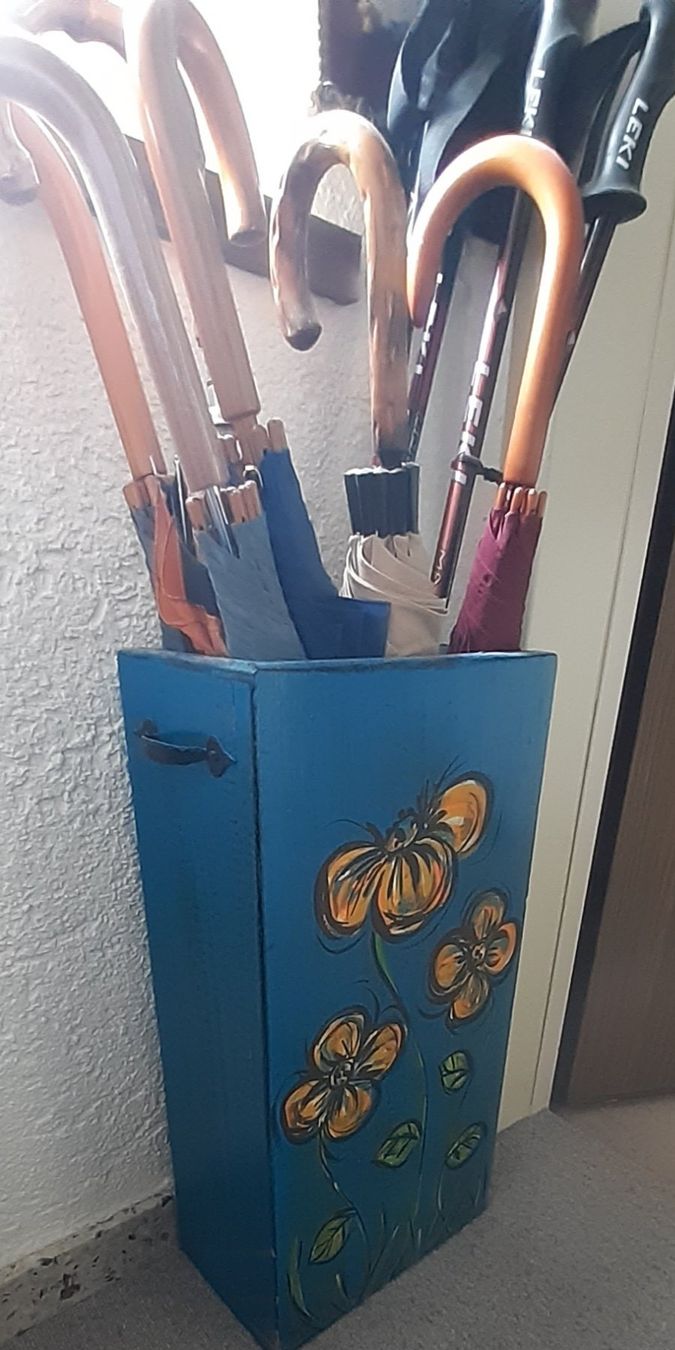 Autres meubles de bureau: Schirmständer Holz, nur bis 31.8.26 – D'occasion à Uitikon Waldegg par Tibi07