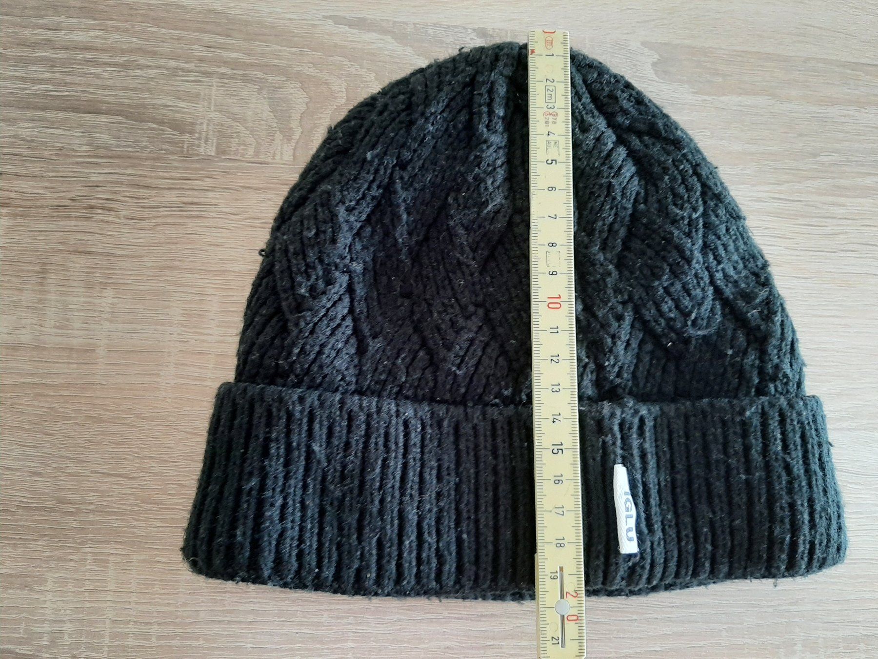 Chapeaux, bonnets & casquettes: Strickmütze Iglu schwarz, mit Innenfutter – D'occasion à Menziken par Rien1 1
