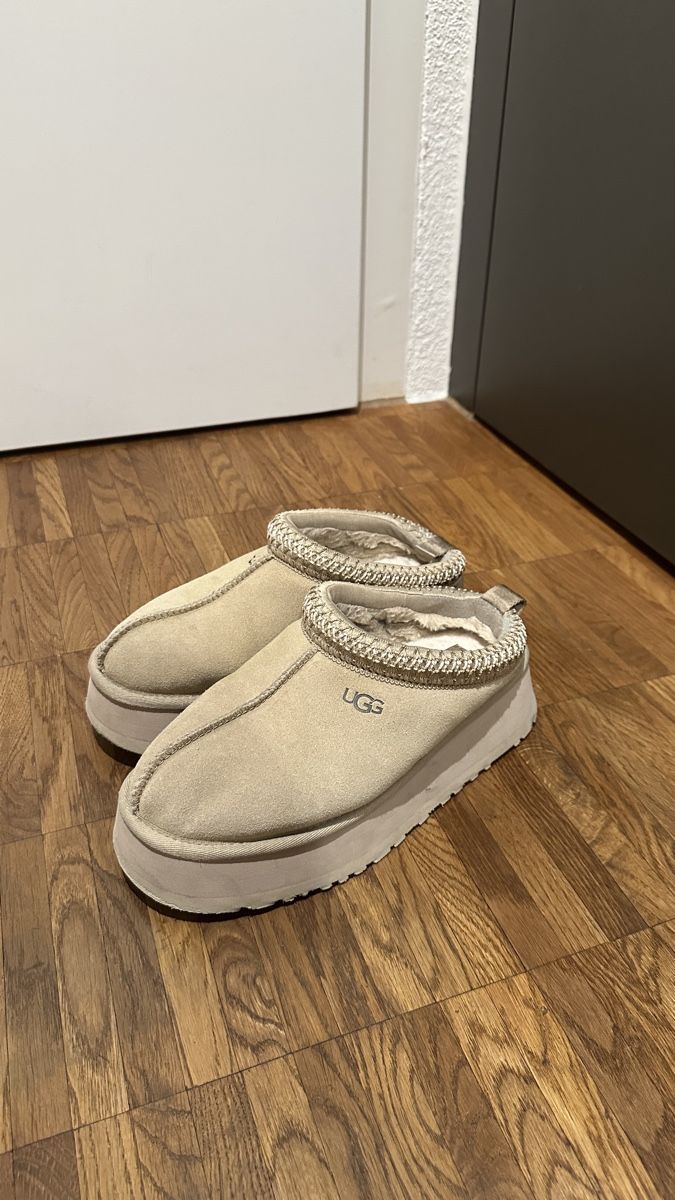 Ugg Scarpe da donna: UGG Tazz II, Beige, gr. 38 – Usato da Romanshorn venduto da tin_k9vg 1