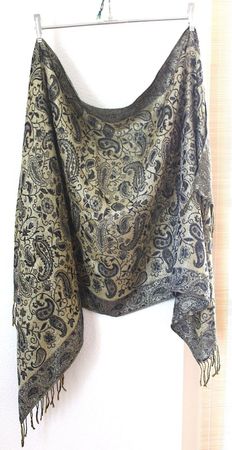 Warmer ,Eleganter, Neuwertiger Umhang, Tuch, Stola, Foulard,