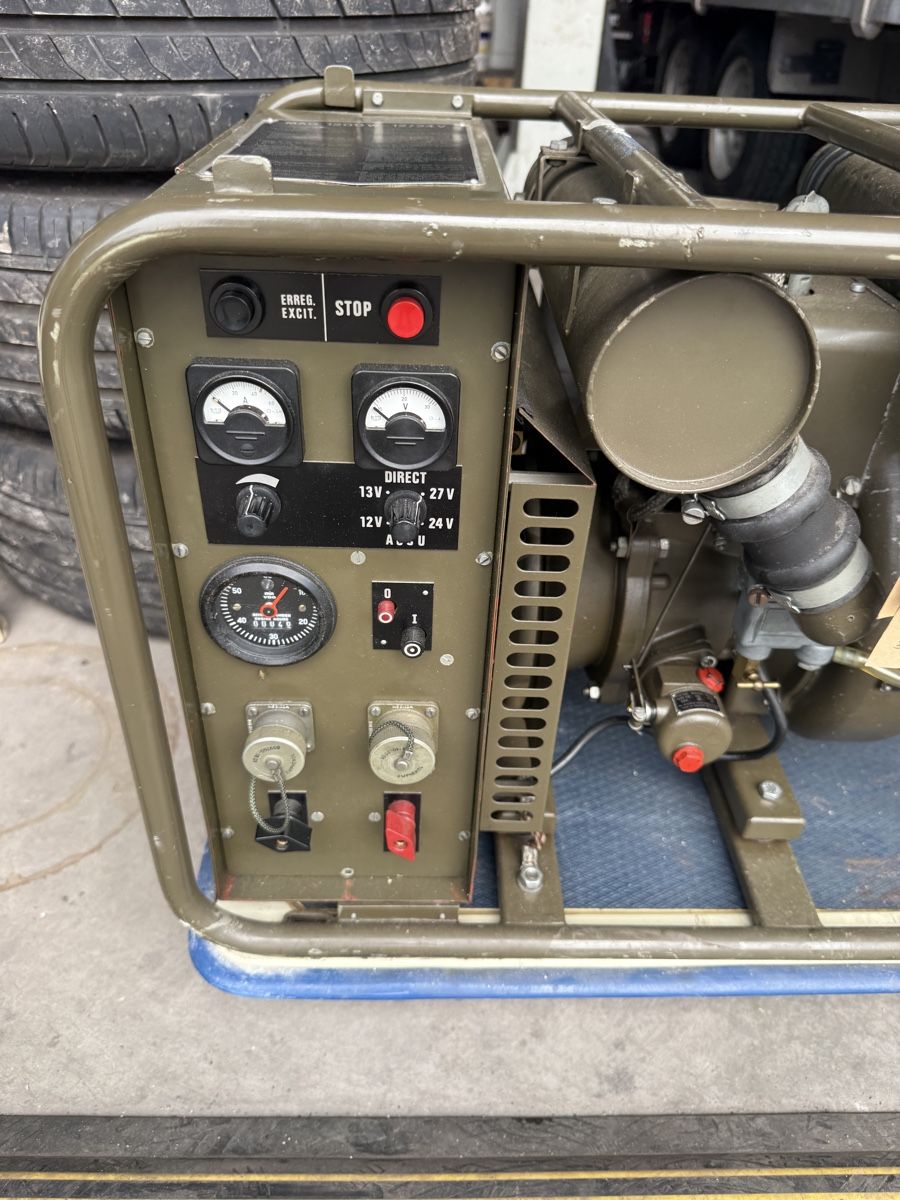Stromgeneratoren: militärisches Stromaggregat / Feldgenerator – Gebraucht aus Flums von m-m.a22 2
