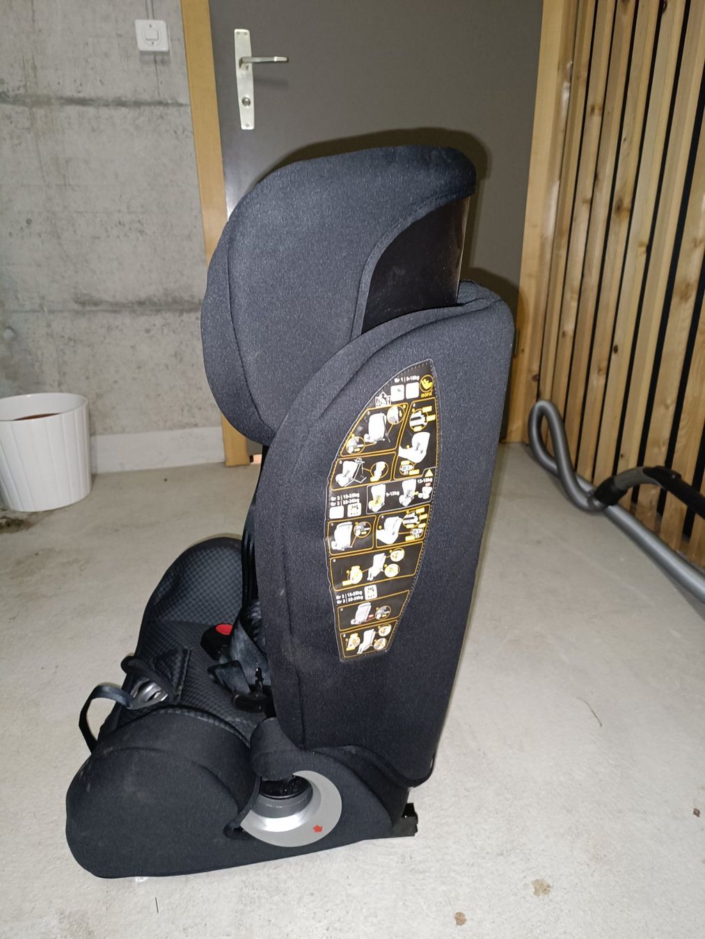 Seggiolini per auto: Kinder Sitz fûr Auto – Usato da Oftringen venduto da ch-teddy