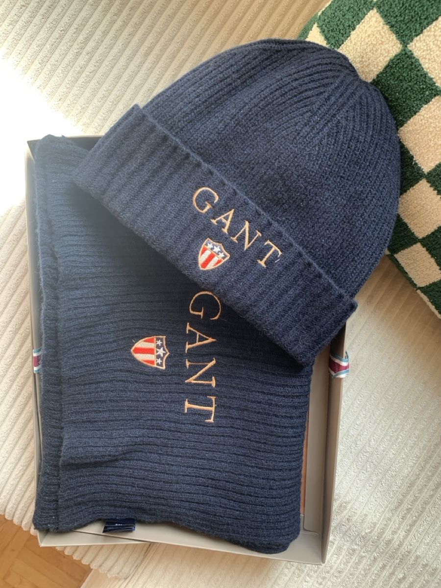 Gant Sciarpe: Écharpe- bonnet GANT – Nuovo e nell'imballaggio originale da Prangins venduto da val_2c72