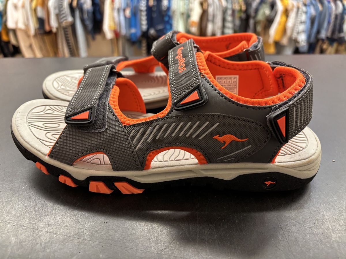 Schuhe für Jungen: KangaROOS Sandalen Grau Orange, Grösse 37 – Gebraucht aus Büren an der Aare von Nikito2001