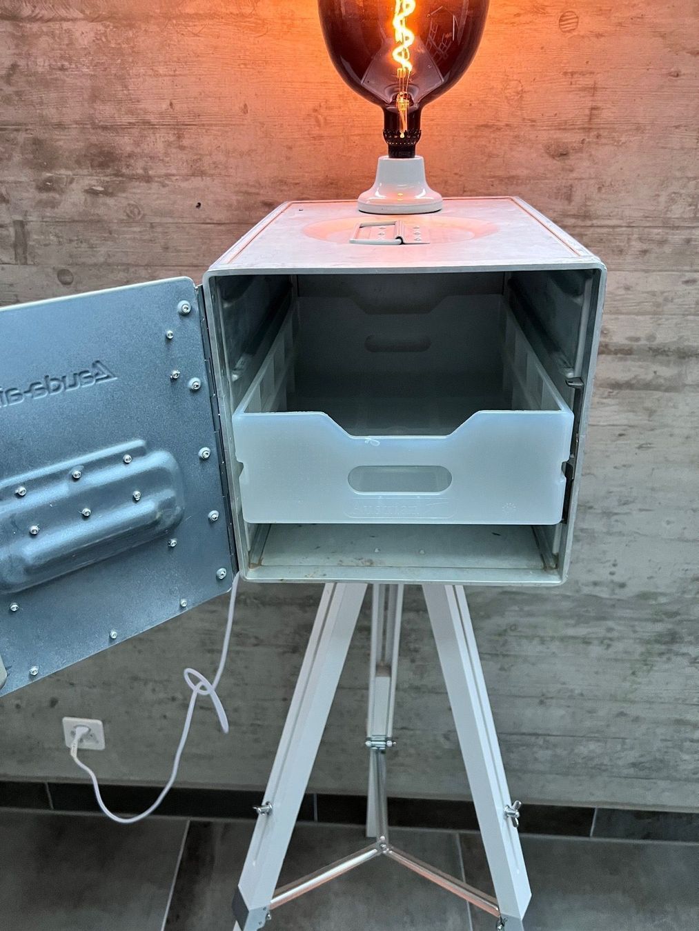 Cassettiere: Swiss Flugzeugtrolley – Usato da Fruthwilen venduto da bodensee_manufaktur 3