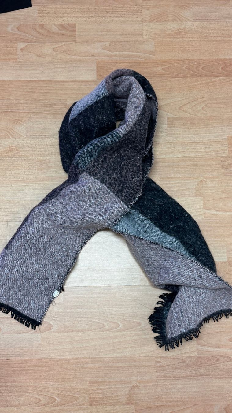 Foulard & Sciarpe: Schal Karomuster Wolle gemischt neuwertig – Usato da Ostermundigen venduto da Vangiolillo