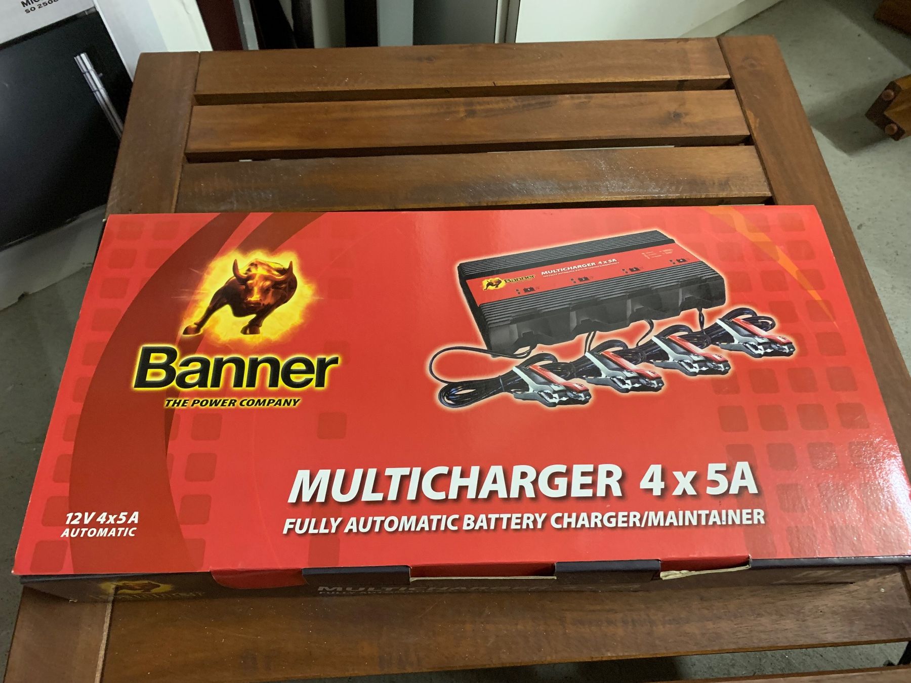 Banner Caricatori & Batterie: Banner Multicharger 4x5A vollautomatisches Ladegeraet – Nuovo e nell'imballaggio originale da Wettingen venduto da guiwa