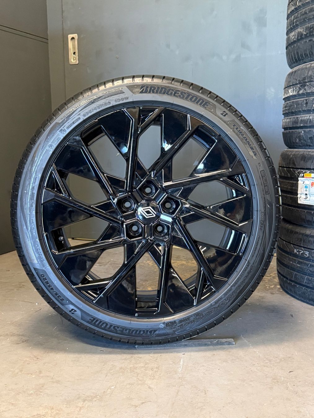 Renault Pneumatici & Ruote complete: Originale Renault Scenic E-Tech Sommerräder 20zoll Neu – Nuovo e nell'imballaggio originale da Gerlafingen venduto da Pneu-Puric 4