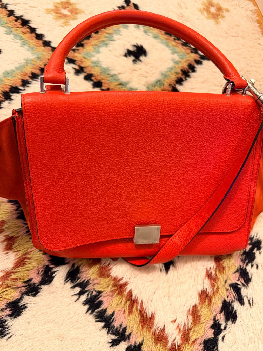 Celine Borse da donna: Celine Bag, Model Trapeze in schönem Orange – Usato da Lausanne venduto da Meganelausanne