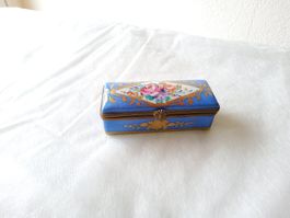 Ancienne petite boite en porcelaine de Limoges