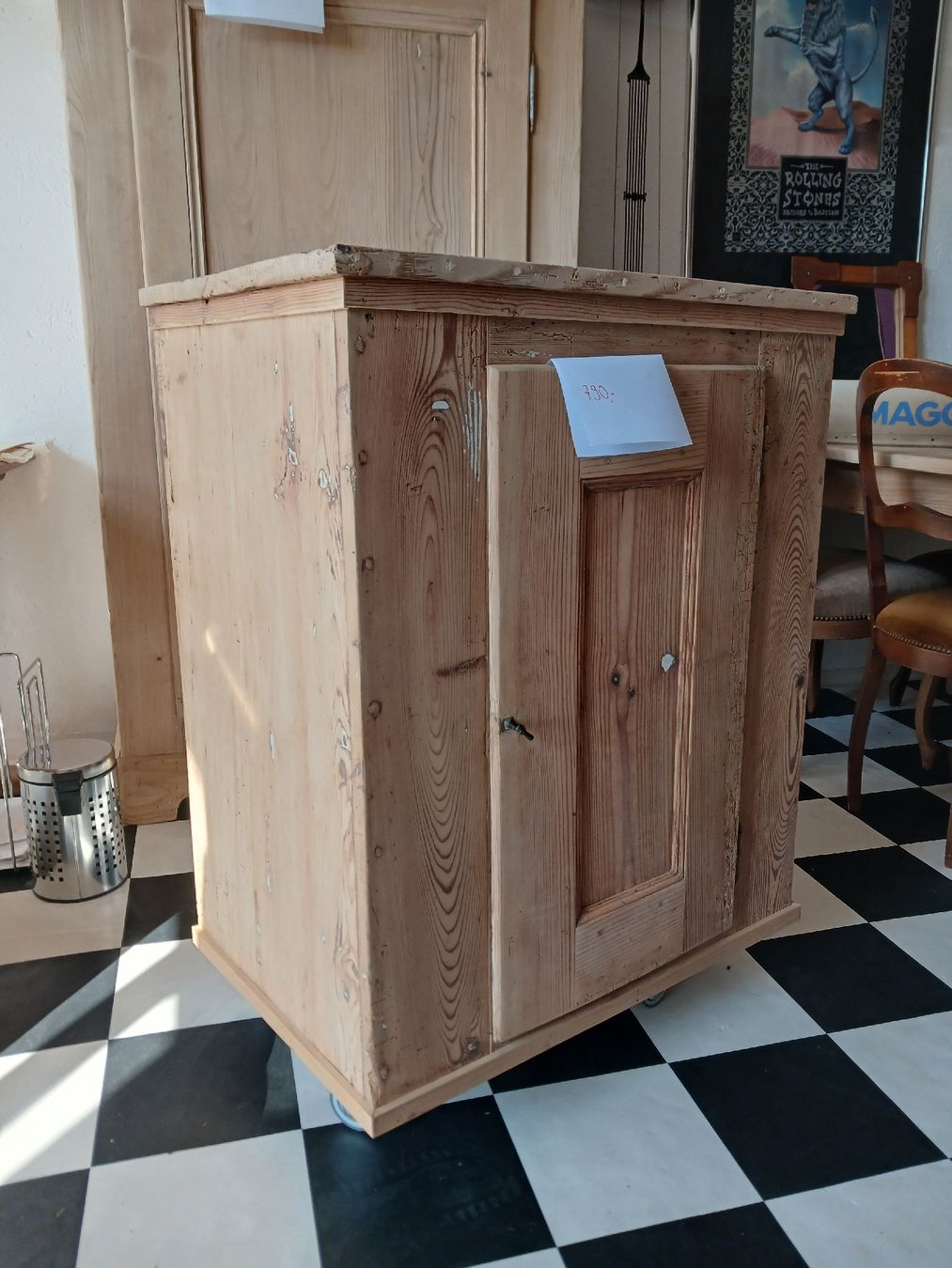 Armoires: Kleiner Tannenholz Schrank  – D'occasion à Hagenbuch ZH par bromaer 1