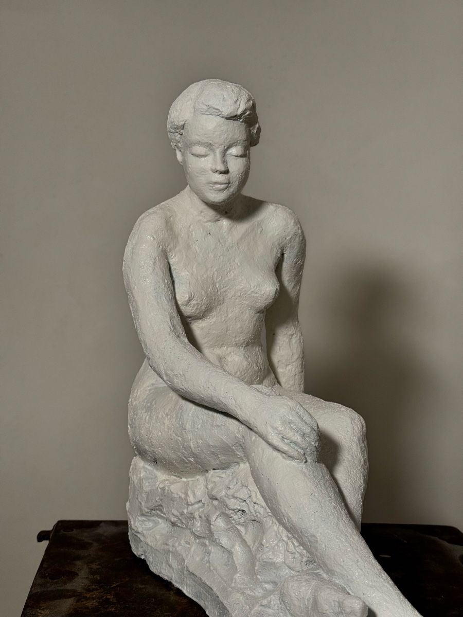 Sculture & Statue: Sitzende Gipsfigur Frauenakt – Usato da Villmergen venduto da Kunstraum.ch